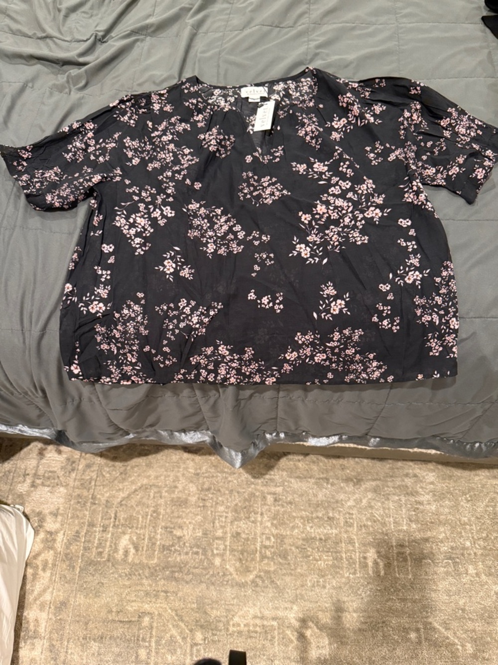 Beautiful Velvet By Graham and Spence. Blouse.
Brand new